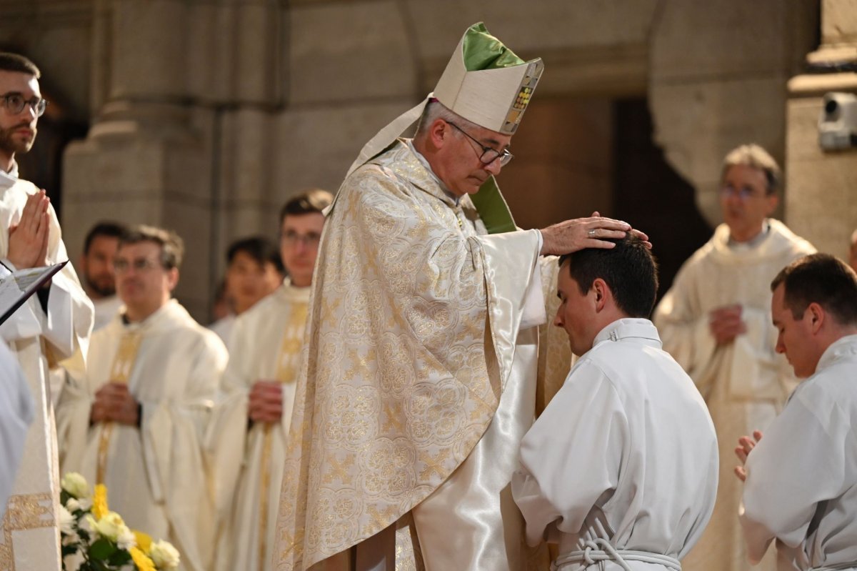 Ordinations diaconales en vue du sacerdoce. © Marie-Christine Bertin / Diocèse de Paris.