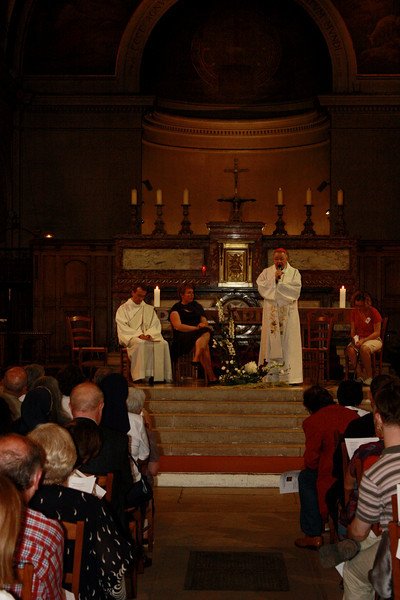 Le forum s'est conclu par une veillée de prière présidée par Mgr (...). © Adrien Honda-Bornhauser.
