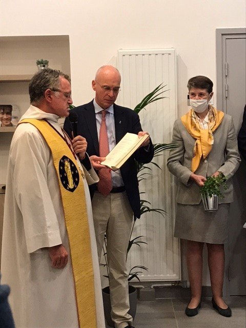 Bénédiction de la Maison Bakhita par Mgr Michel Gueguen. 