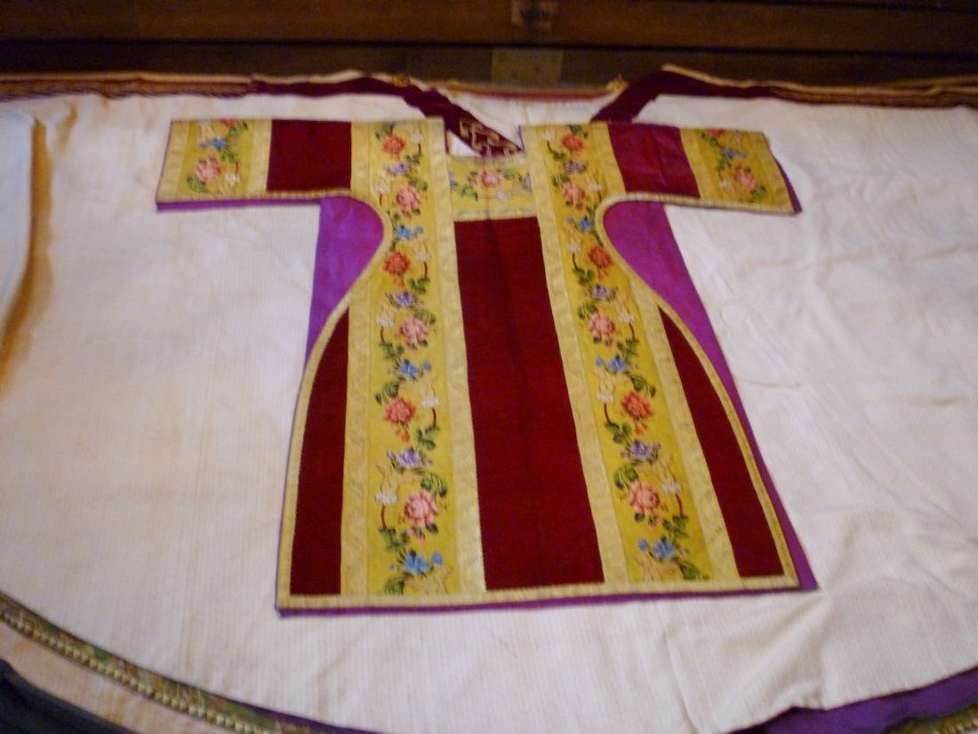 Dalmatique de diacre. © C. D. A. S.