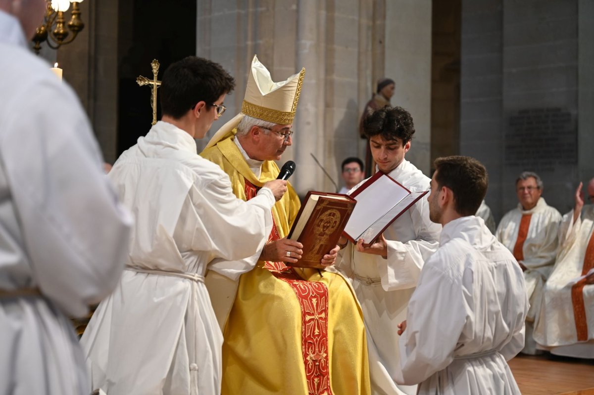 Institutions de séminaristes au lectorat et à l'acolytat. © Marie-Christine Bertin / Diocese de Paris.