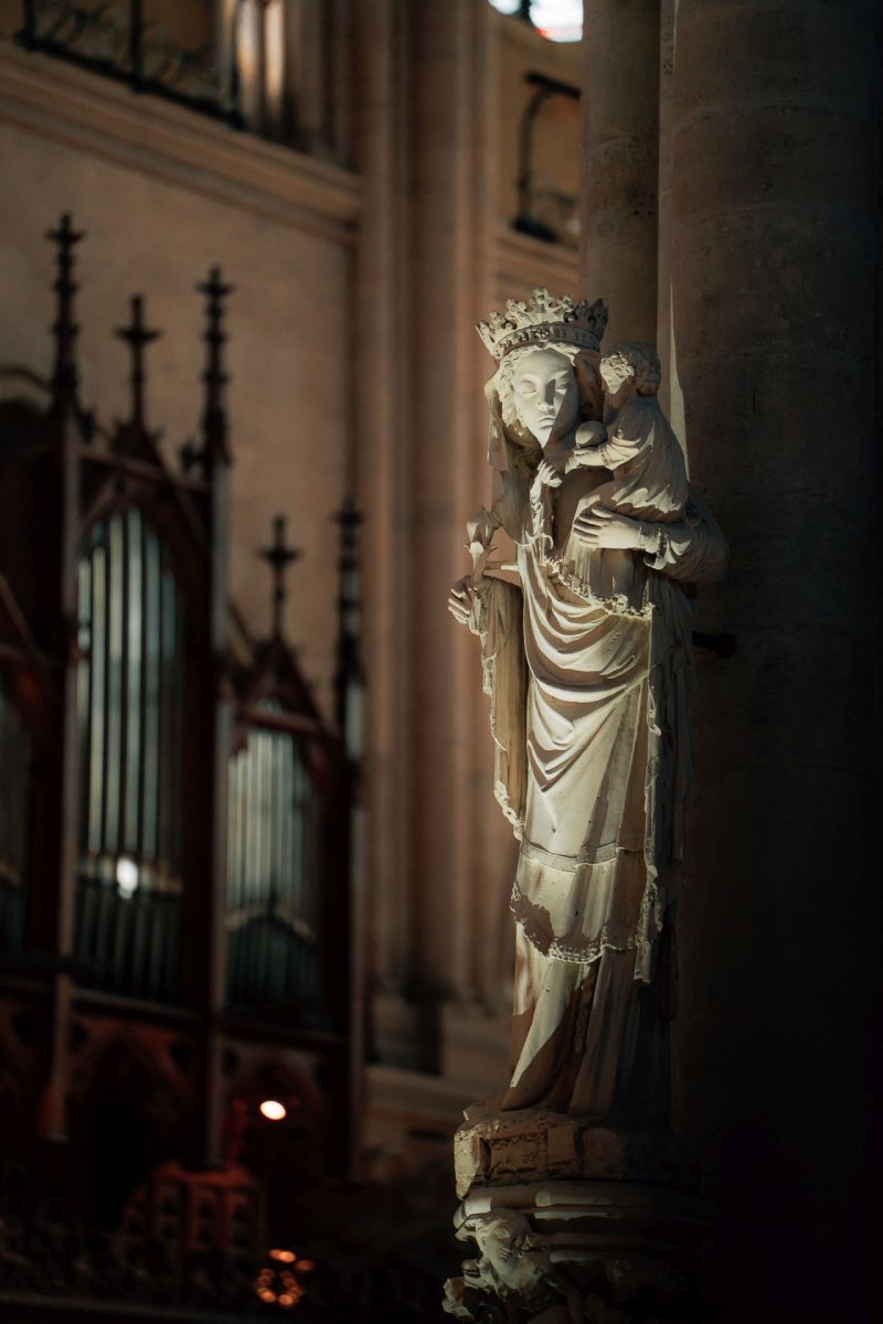 Office des ténèbres et vénération de la couronne d'épines à Notre-Dame (…). © Dylan Guidez.