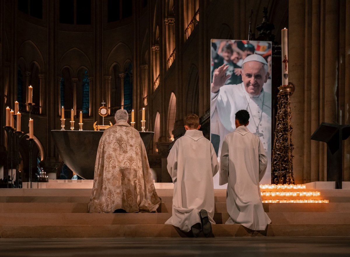 Rappel au Père du pape François : veillée de prière et d'adoration à (…). © Liam Hoarau / Diocèse de Paris.