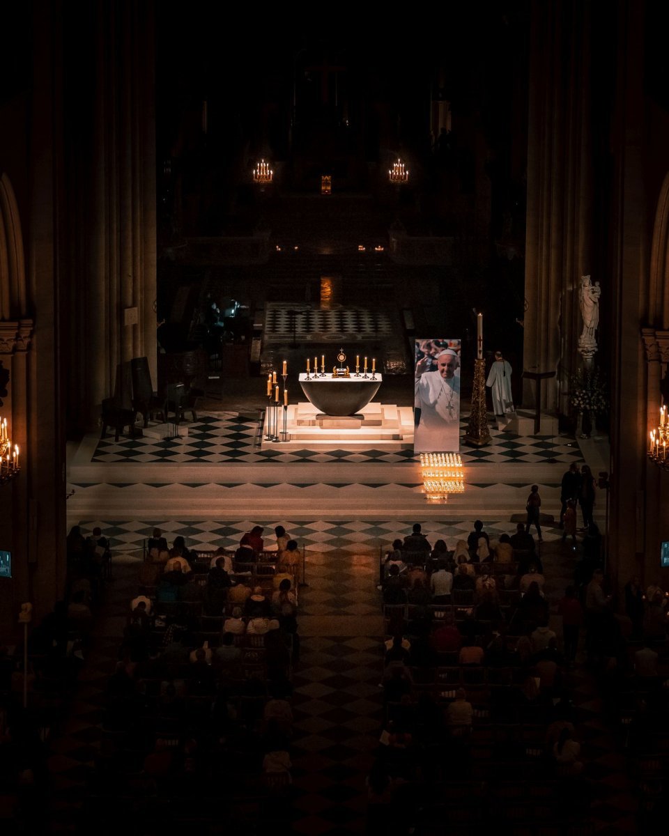 Rappel au Père du pape François : veillée de prière et d'adoration à (…). © Liam Hoarau / Diocèse de Paris.