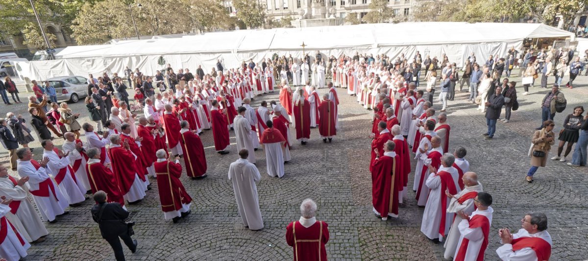 Ordinations des diacres permanents 2022. © Yannick Boschat / Diocèse de Paris.