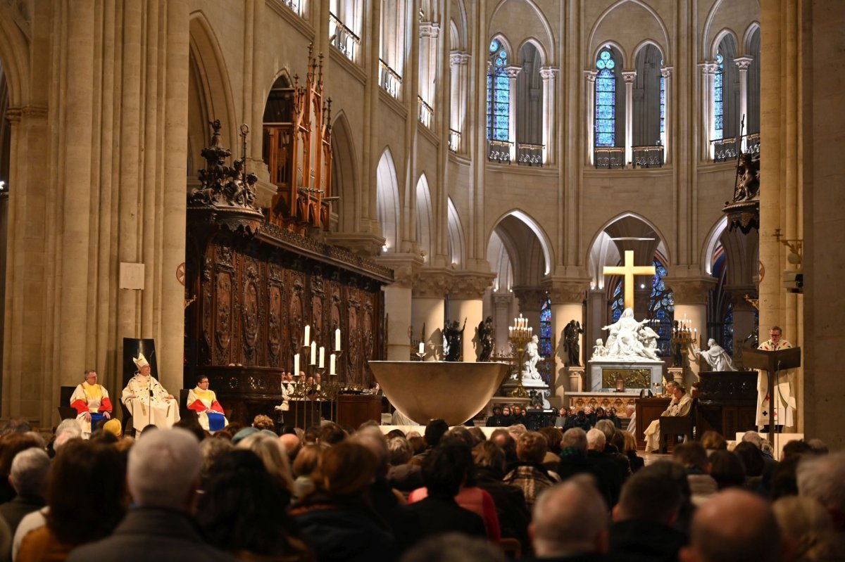 Messe en présence des services diocésains et de l'Atelier de Notre-Dame. © Marie-Christine Bertin / Diocèse de Paris.