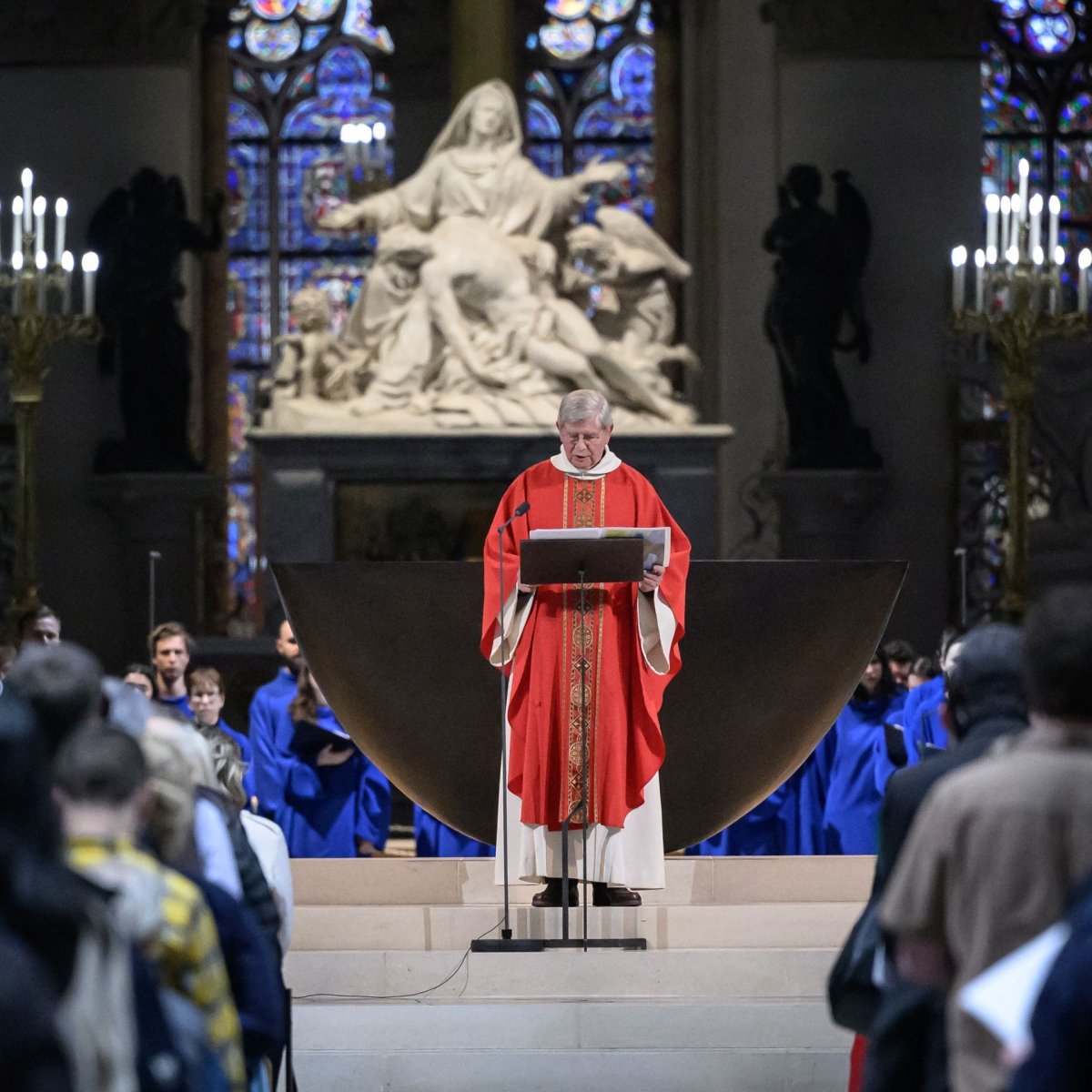 Office de la croix à Notre-Dame de Paris 2025. © Jean-Baptiste Delerue.
