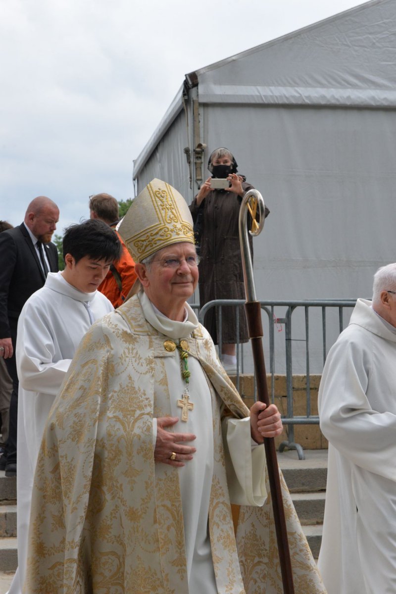 Accueil de Mgr Laurent Ulrich, archevêque de Paris. © Marie-Christine Bertin / Diocèse de Paris.