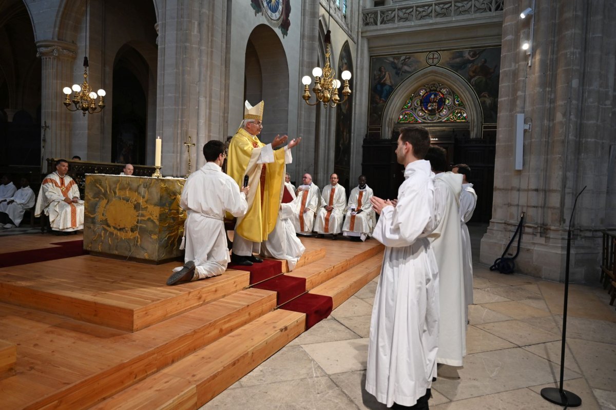 Institutions de séminaristes au lectorat et à l'acolytat. © Marie-Christine Bertin / Diocese de Paris.