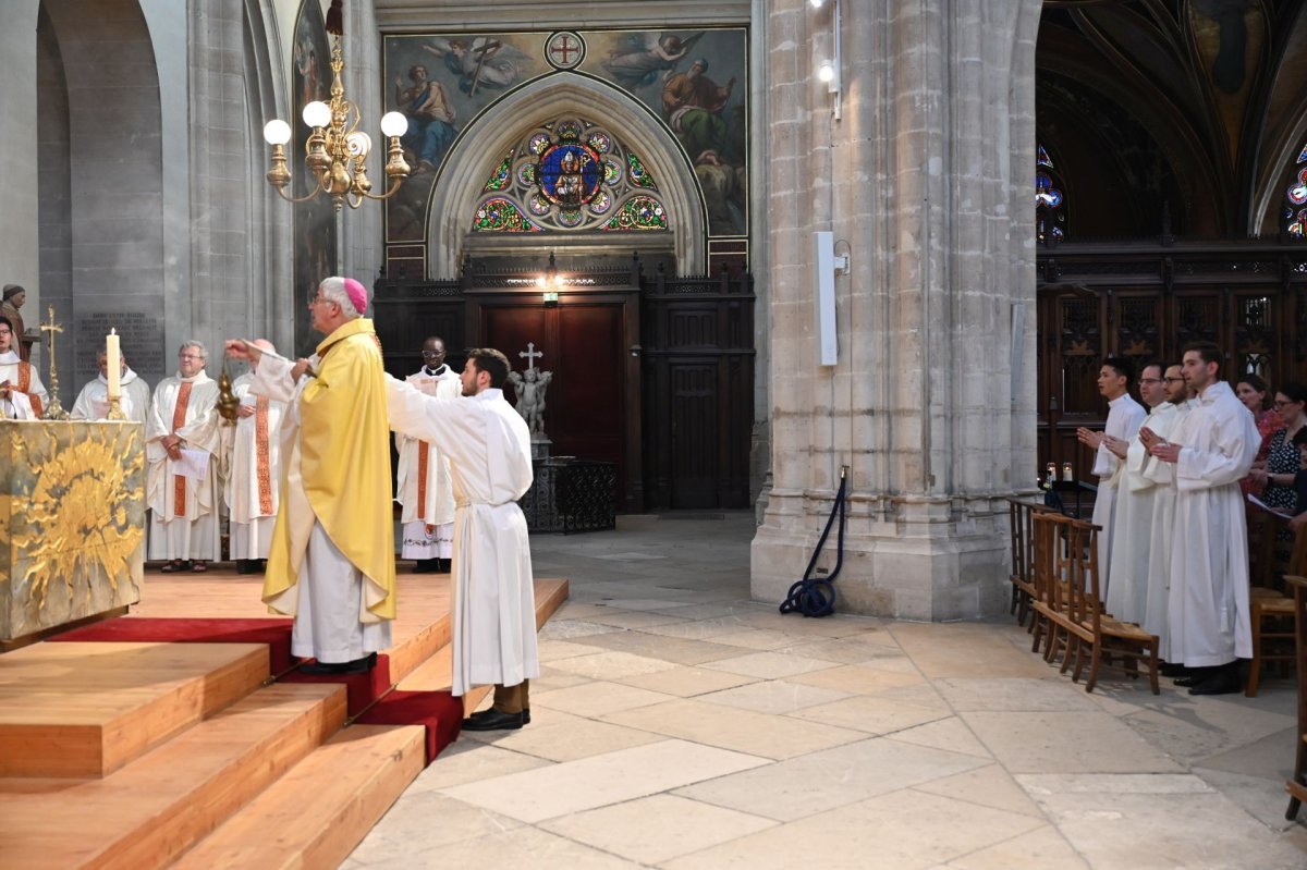 Institutions de séminaristes au lectorat et à l'acolytat. © Marie-Christine Bertin / Diocese de Paris.