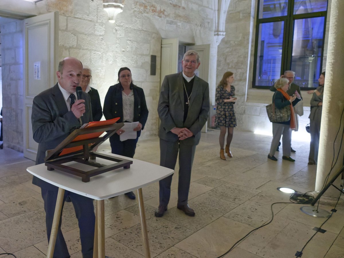 Vernissage de l'exposition “Un patrimoine méconnu”. © Yannick Boschat / Diocèse de Paris.