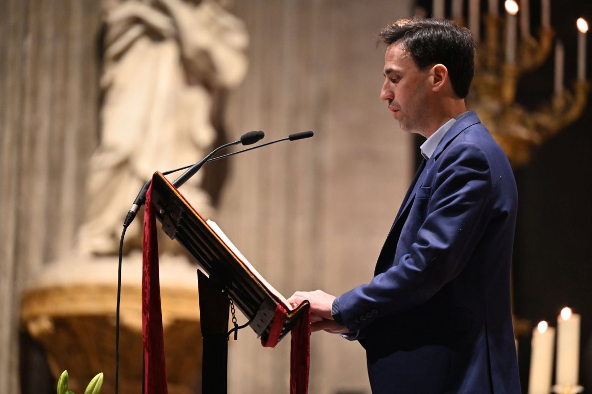 Confirmation d'adultes en mai 2024. Célébration de 21h. © Marie-Christine Bertin / Diocèse de Paris.