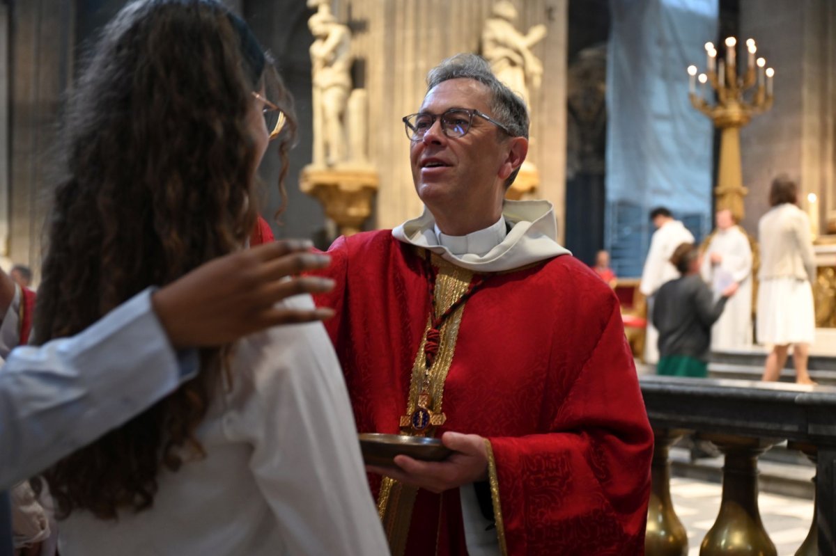 Confirmation d'adultes en mai 2024. Célébration de 16h. © Marie-Christine Bertin / Diocèse de Paris.