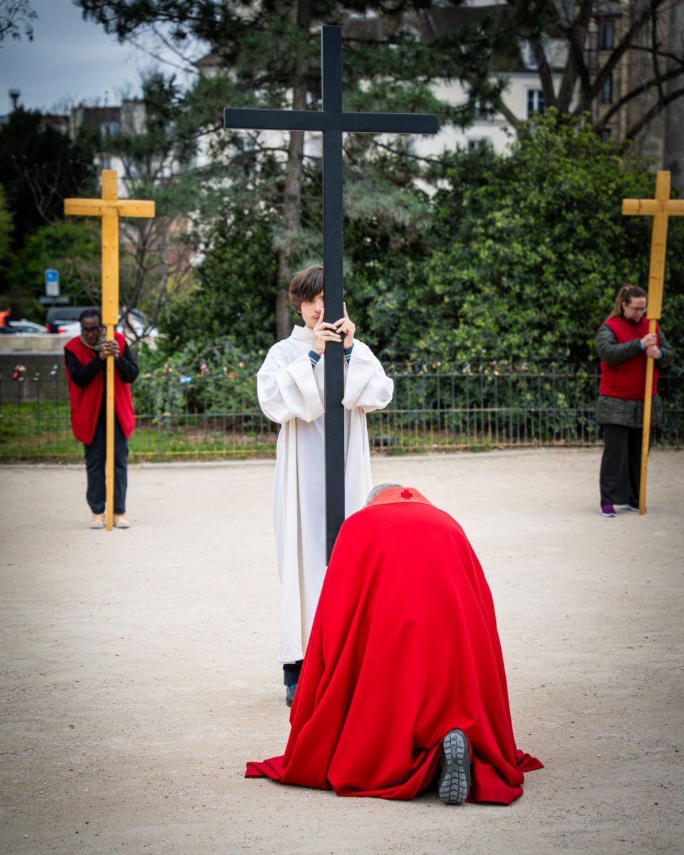 Chemin de croix 2026 à Notre-Dame de Paris (4e). © Illian Callé.