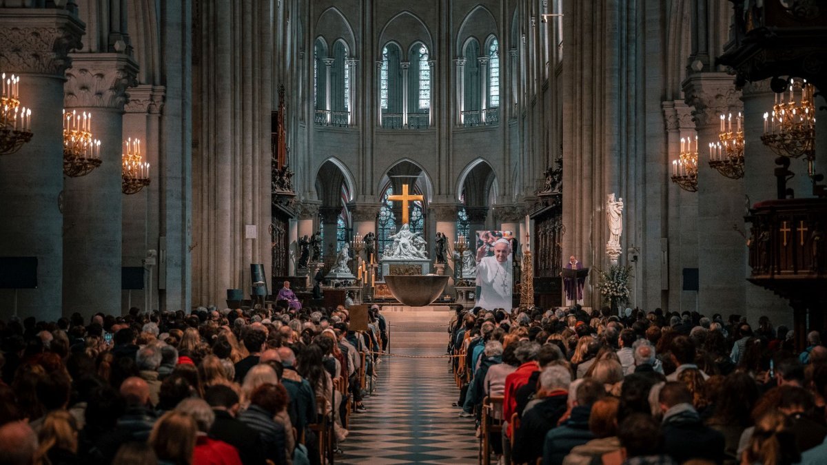 Rappel au Père du pape François : messe de 12h à Notre-Dame de Paris.. Messe de Requiem. © Liam Hoarau / Diocèse de Paris.