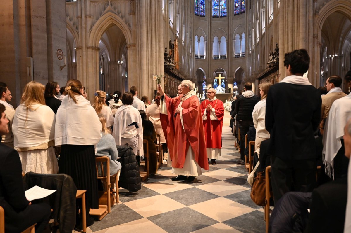 Confirmation des adultes en décembre 2025. © Marie-Christine Bertin / Diocèse de Paris.