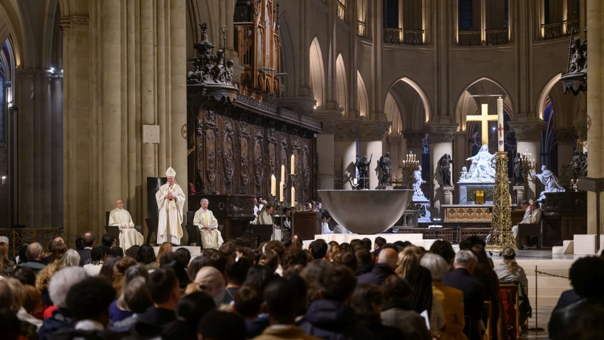 Vigile pascale à Notre-Dame de Paris 2025. © Jean-Baptiste Delerue.