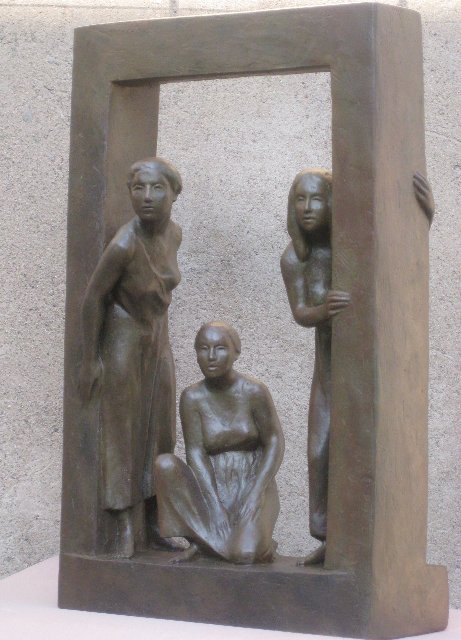 Les Femmes au Tombeau. © Marc-Louis Fourment Plâtre, 63x40x33cm 