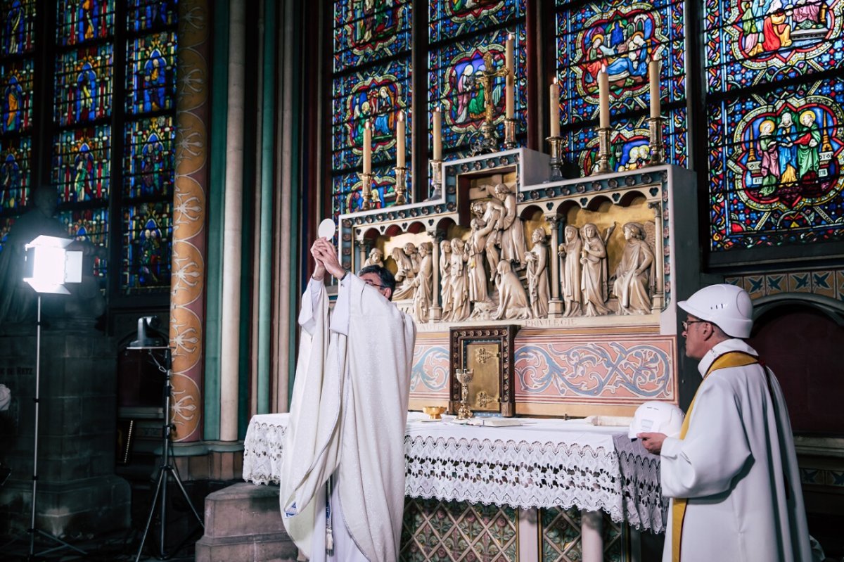 Messe de la Dédicace de la cathédrale Notre-Dame de Paris. © Guillaume Poli / CIRIC.