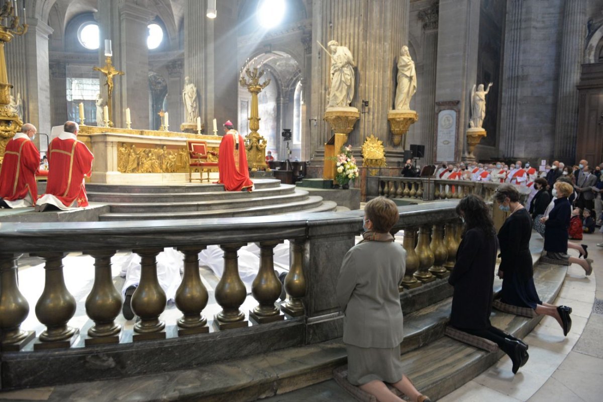 Ordinations des diacres permanents 2021. © Marie-Christine Bertin / Diocèse de Paris.