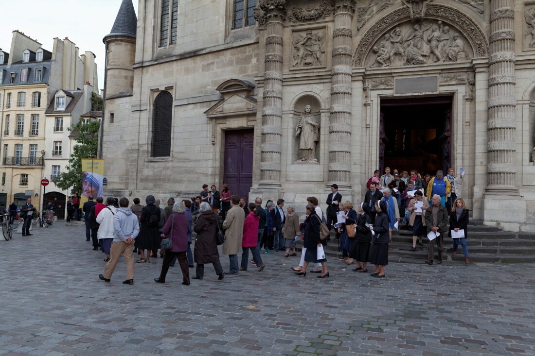 Marche méditative vers Notre-Dame de Paris. © Yannick Boschat / Diocèse de Paris.