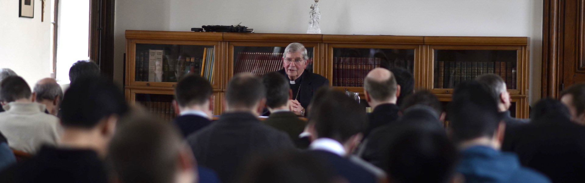 Rencontre avec Mgr Laurent Ulrich, archevêque de Paris, le mercredi saint. (c) M. L. / Séminaire de Paris.