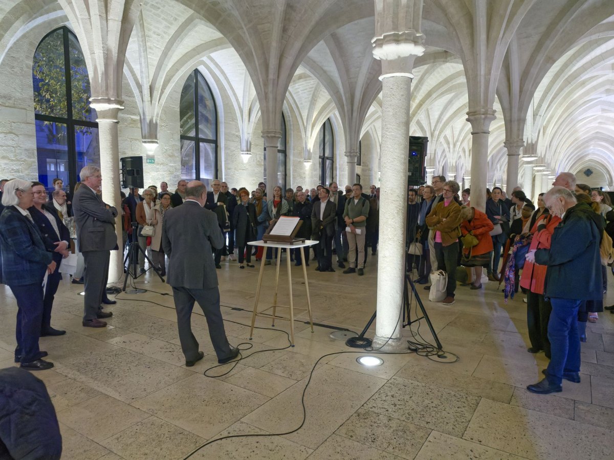 Vernissage de l'exposition “Un patrimoine méconnu”. © Yannick Boschat / Diocèse de Paris.