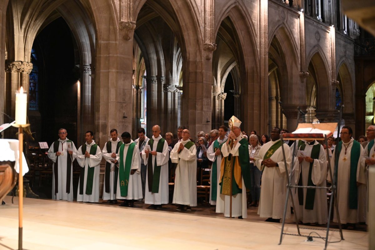Envoi des baptisés en mission diocésaine 2025. © Marie-Christine Bertin / Diocèse de Paris.