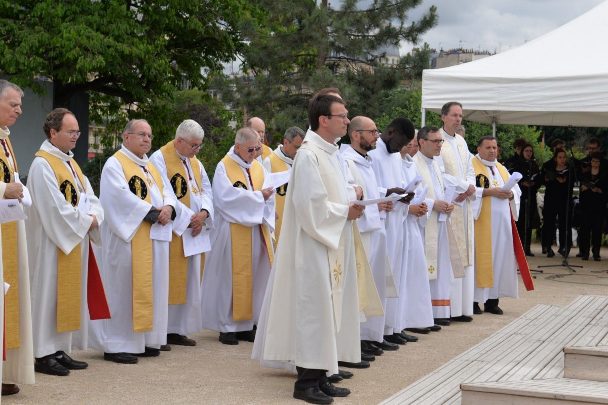 Accueil de Mgr Laurent Ulrich, archevêque de Paris. © Marie-Christine Bertin / Diocèse de Paris.