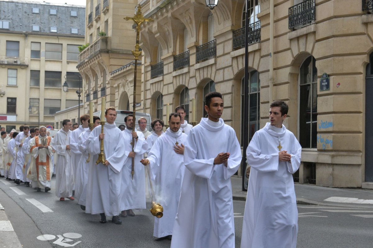 Ordination sacerdotale 2022 : procession. © Marie-Christine Bertin / Diocèse de Paris.
